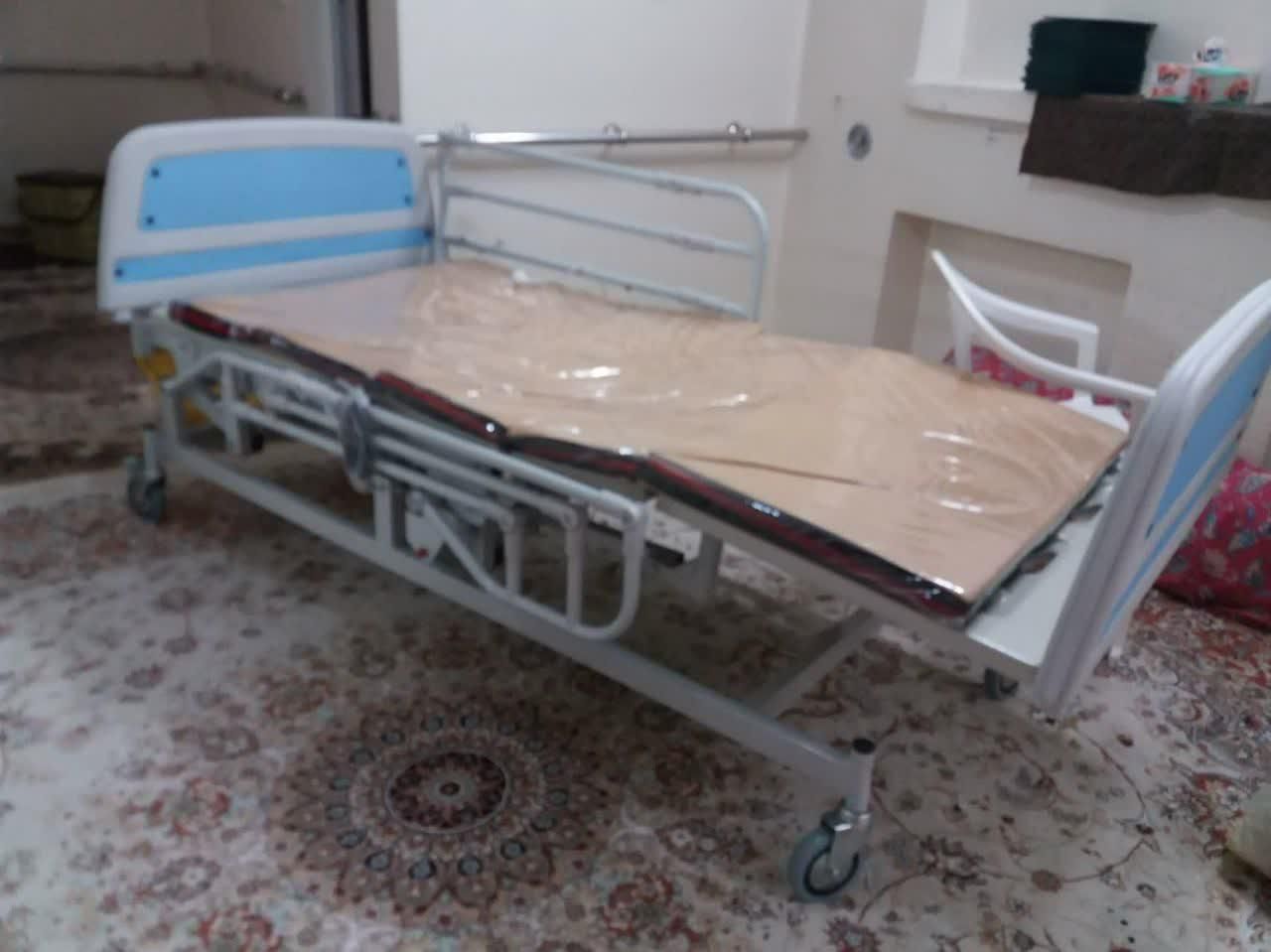 تخت برقی بیمار سه شکنه و تنظیم ارتفاع همراه ریموت|آرایشی، بهداشتی، درمانی|تهران, نظام‌آباد|دیوار