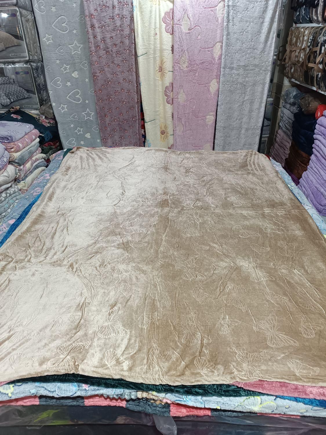 پتو یکنفره برجسته قواره بزرگ|رختخواب، بالش، پتو|مشهد, عیدگاه|دیوار