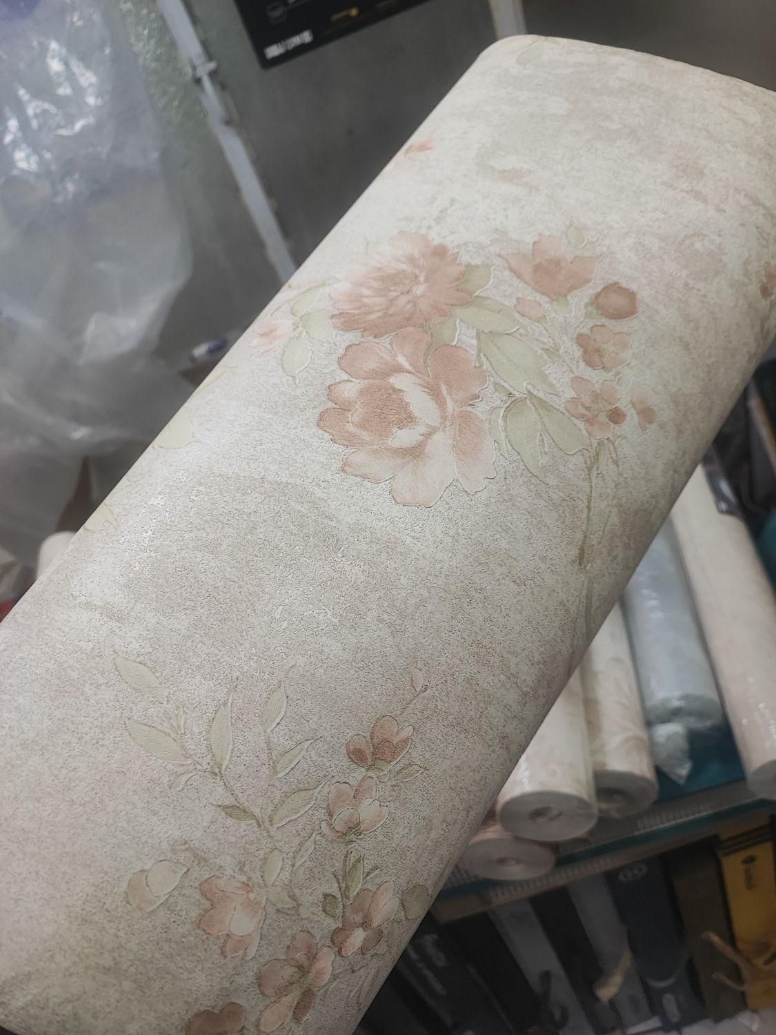 گل ابرنگی زمینه سفید کرم روشن کاغذ دیواری|مصالح و تجهیزات ساختمان|تهران, دهکده المپیک|دیوار