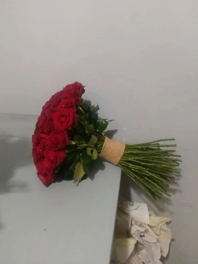 گل فروشی استخدام کارمند فروش و تزیین کار|استخدام خدمات فروشگاه و رستوران|تهران, منیریه|دیوار