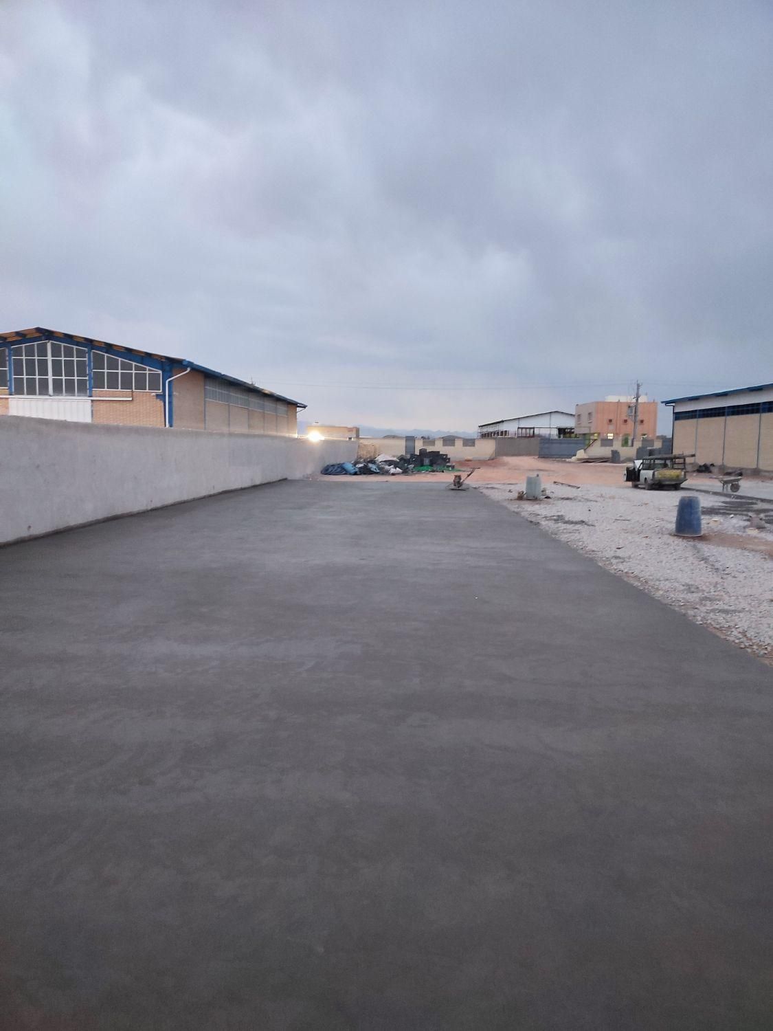 بتن ریزی کف با ماله پروانه ای(ماله برقی)|خدمات پیشه و مهارت|اصفهان, لاله|دیوار