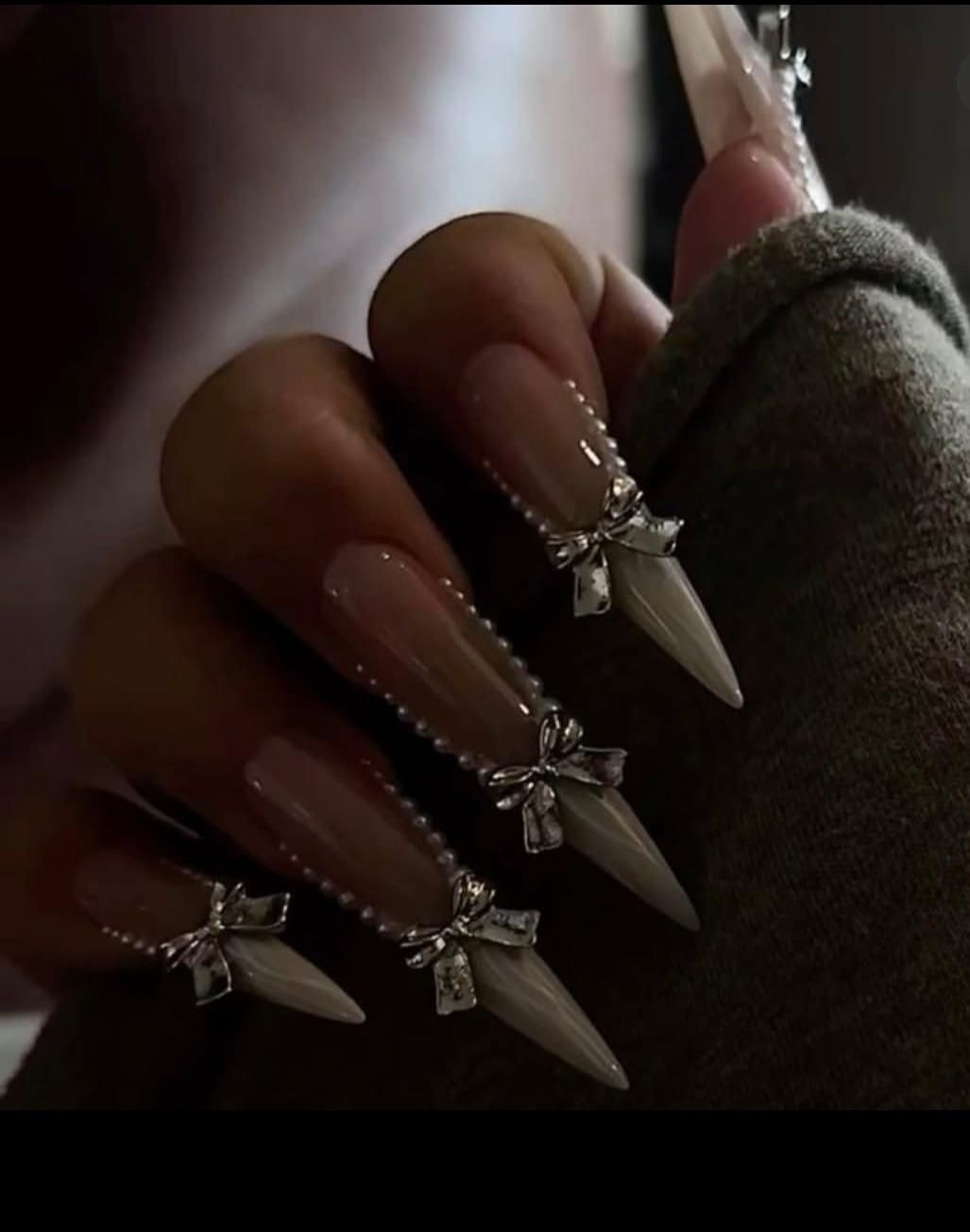 خدمات و اموزش کاشت ناخن اموزش بافت مو اکستنشن مژه|خدمات آرایشگری و زیبایی|فردیس, فردیس|دیوار