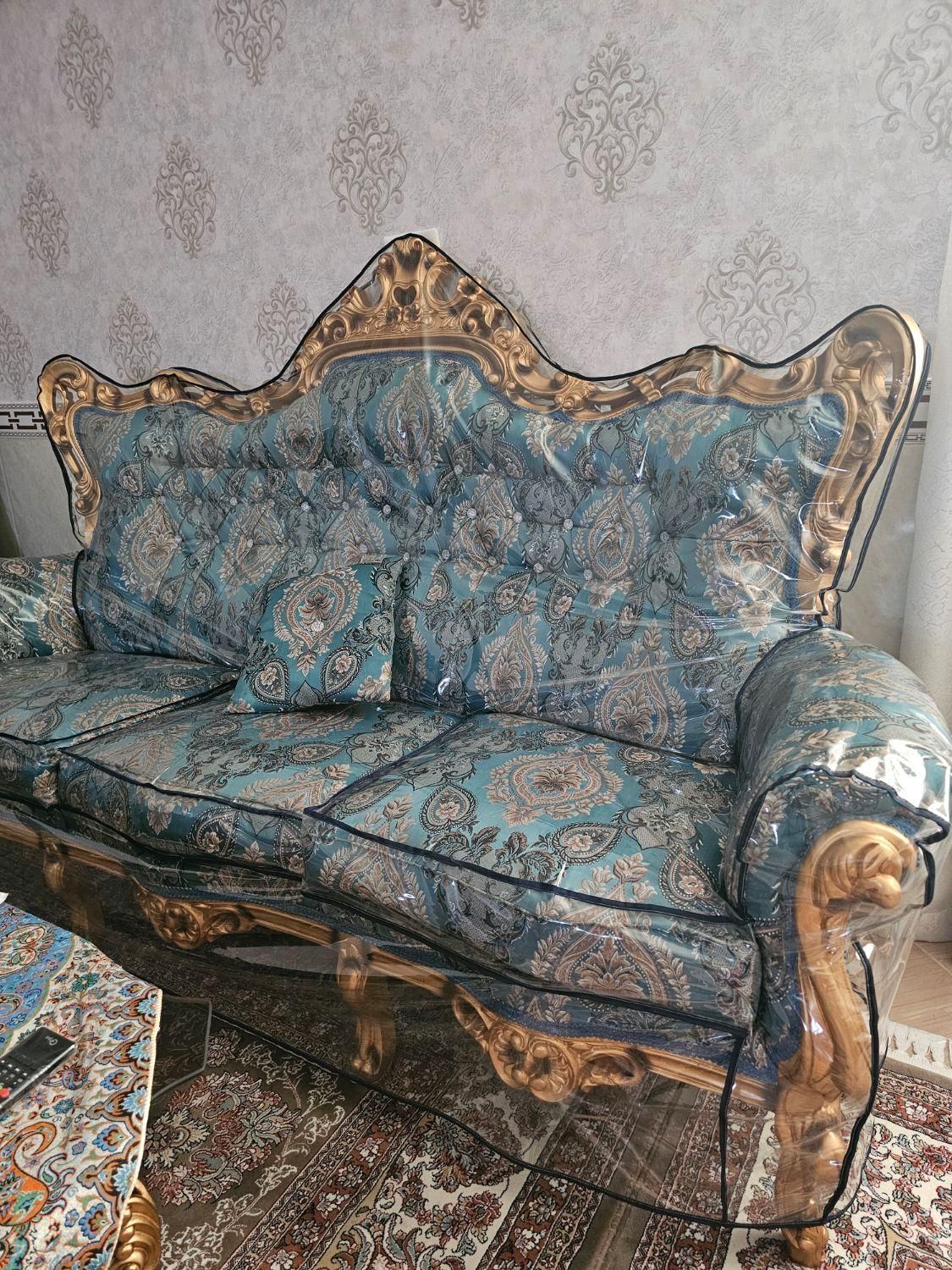 فروش مبلمان ۹ نفره همراه با میز عسلی و روکش|مبلمان خانگی و میز عسلی|قرچک, میرزائی جنوبی|دیوار