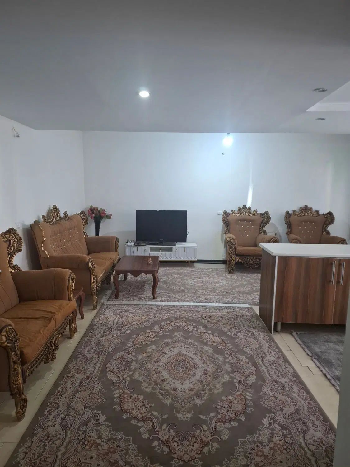 اجاره آپارتمان روزانه سوئیت با پارکینگ سوییت|اجارهٔ کوتاه‌مدت آپارتمان و سوئیت|کرج, شهرک بنفشه|دیوار