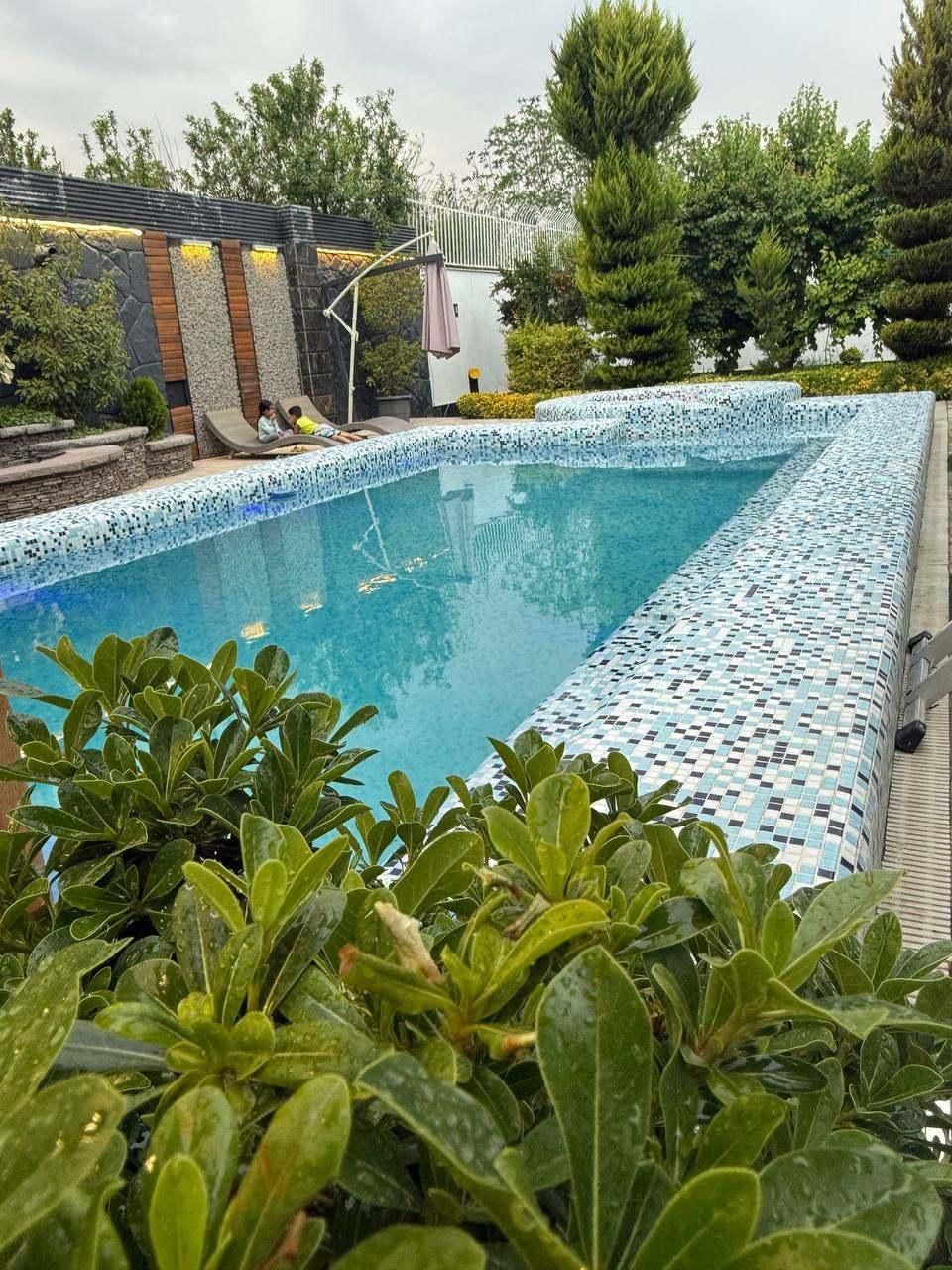 اجاره ویلا استخردار+زمین چمن+باشگاه بدنسازی|اجارهٔ کوتاه‌مدت ویلا و باغ|تهران, چیتگر جنوبی|دیوار