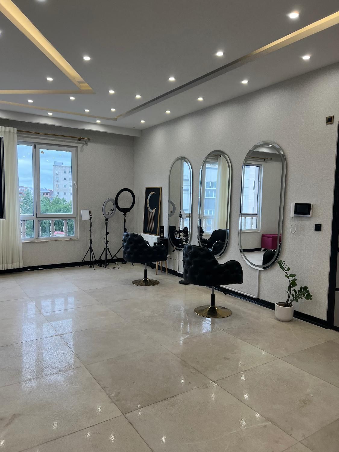 اجاره صندلی در  سالن زیبایی گلسار|آرایشگاه و سالن‌های زیبایی|رشت, دیلمان|دیوار