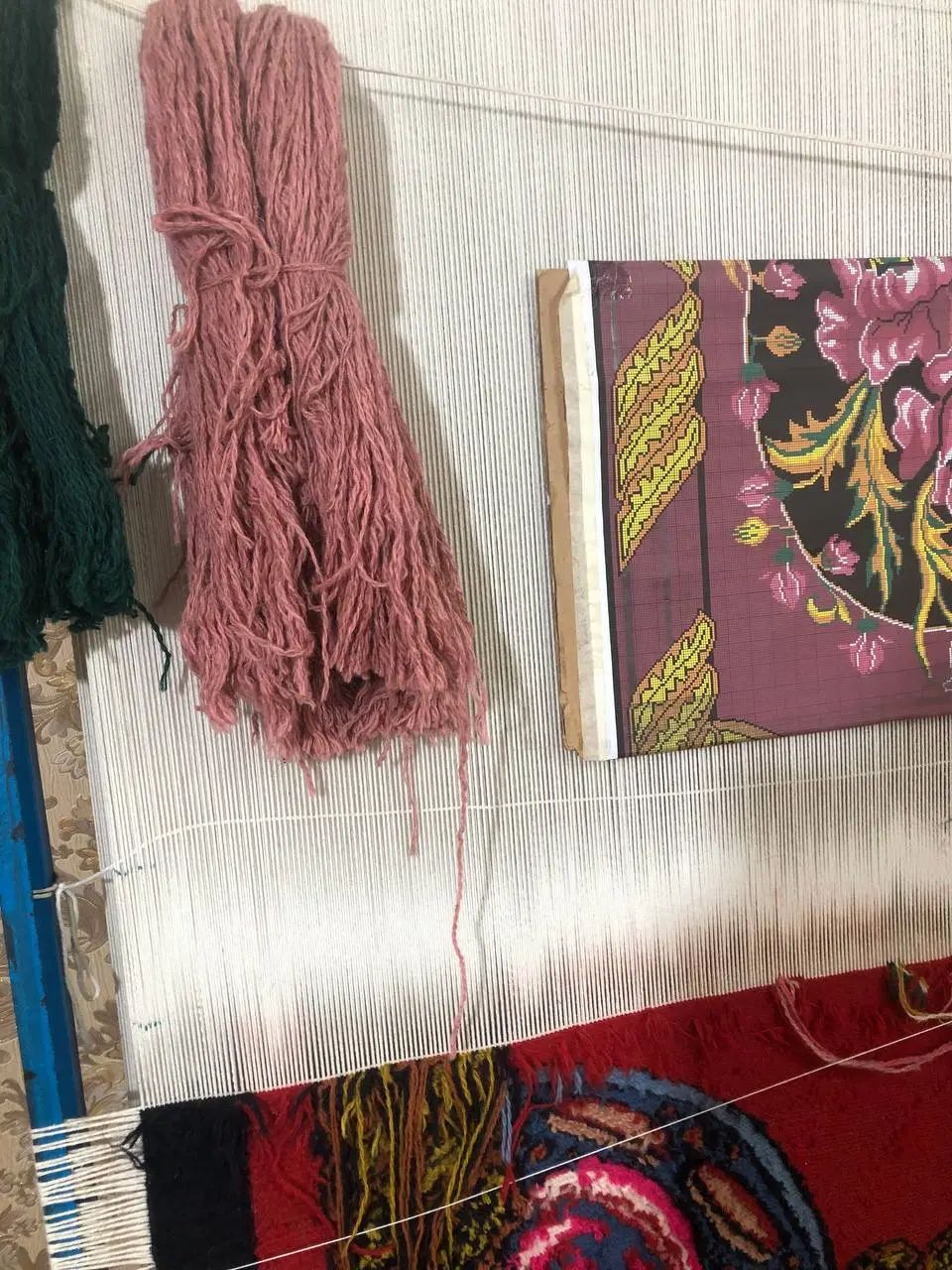 دار قالی|فرش|تهران, مینای شمالی (مخبر)|دیوار