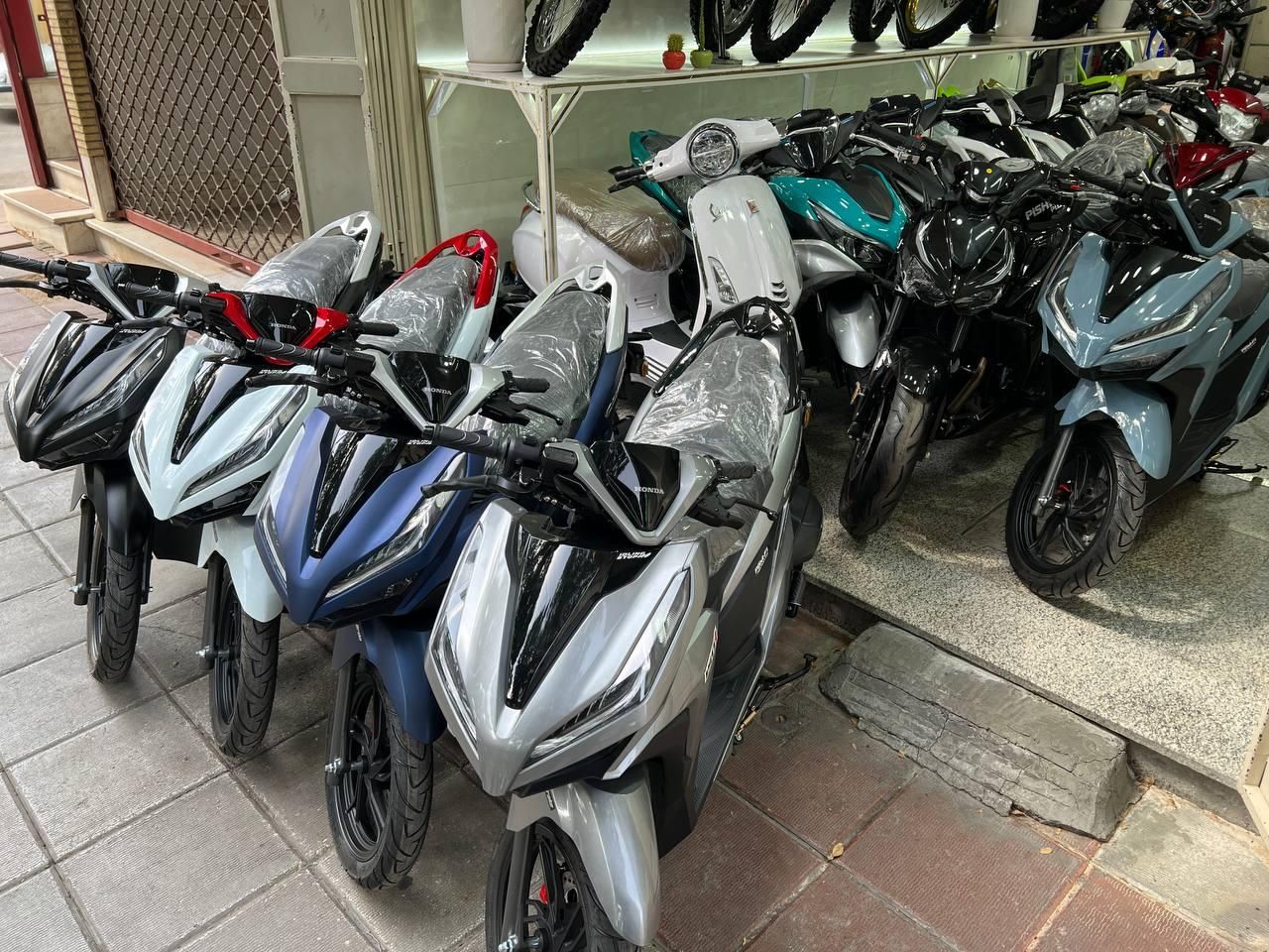 کلیک مدل۱۴۰۳ آیروکس وسپا nmax xmax tvs|موتورسیکلت|اصفهان, لاله|دیوار