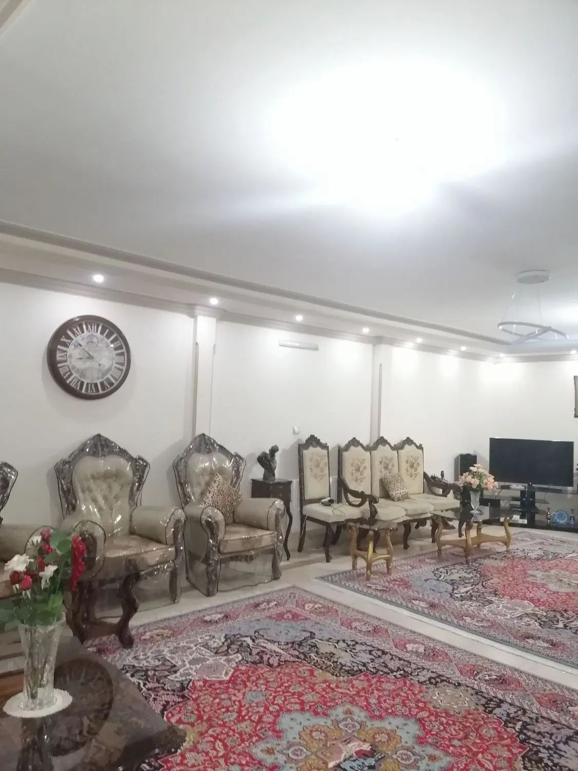 اجاره آپارتمان160متر/سه خواب(شیک وتمیز)خ هشت بهشت|اجارهٔ آپارتمان|اصفهان, قلعه طبره|دیوار