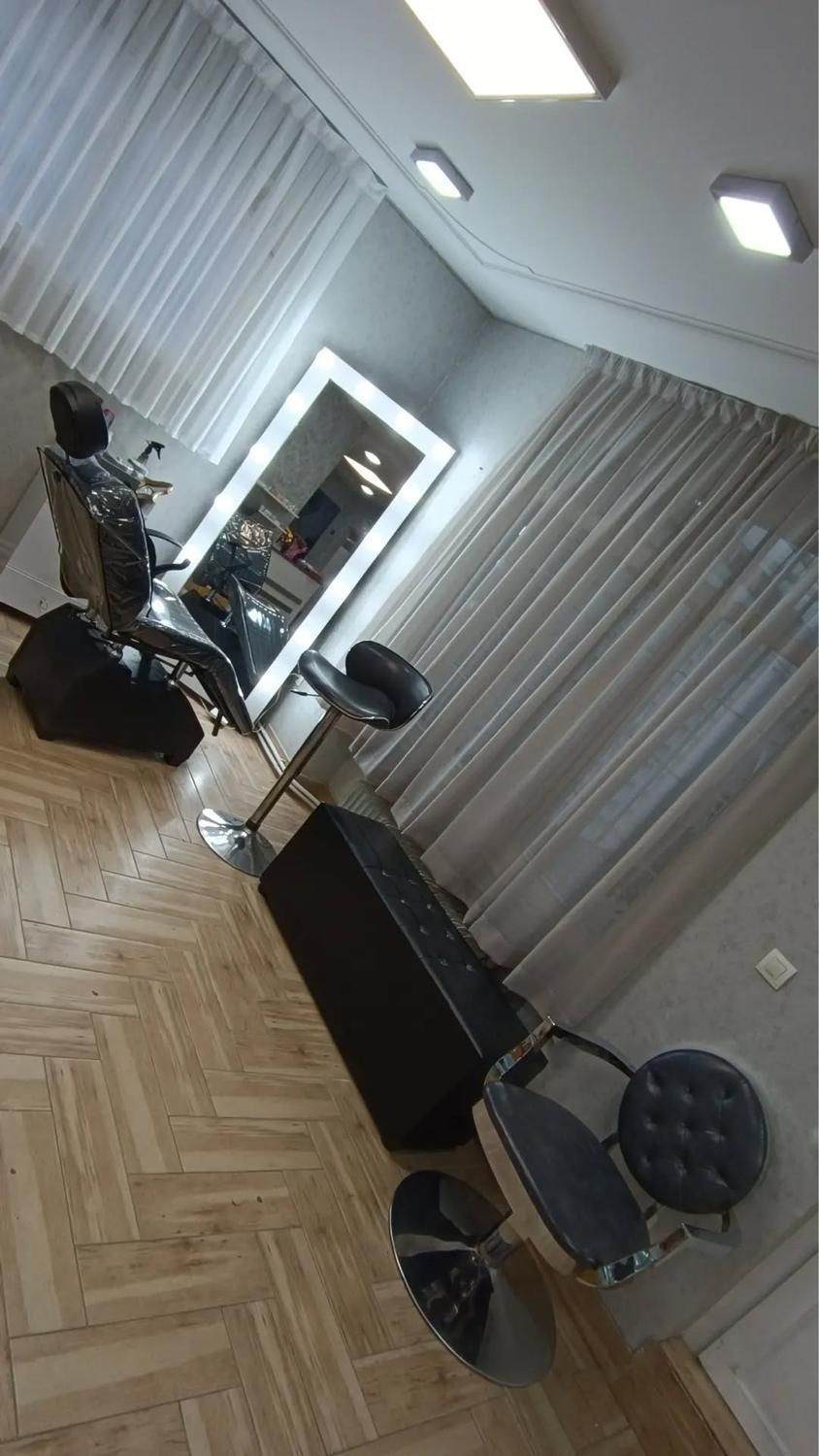 اجاره اتاق و صندلی در سالن زیبایی|اجارهٔ دفتر کار، اتاق اداری، مطب|همدان, |دیوار