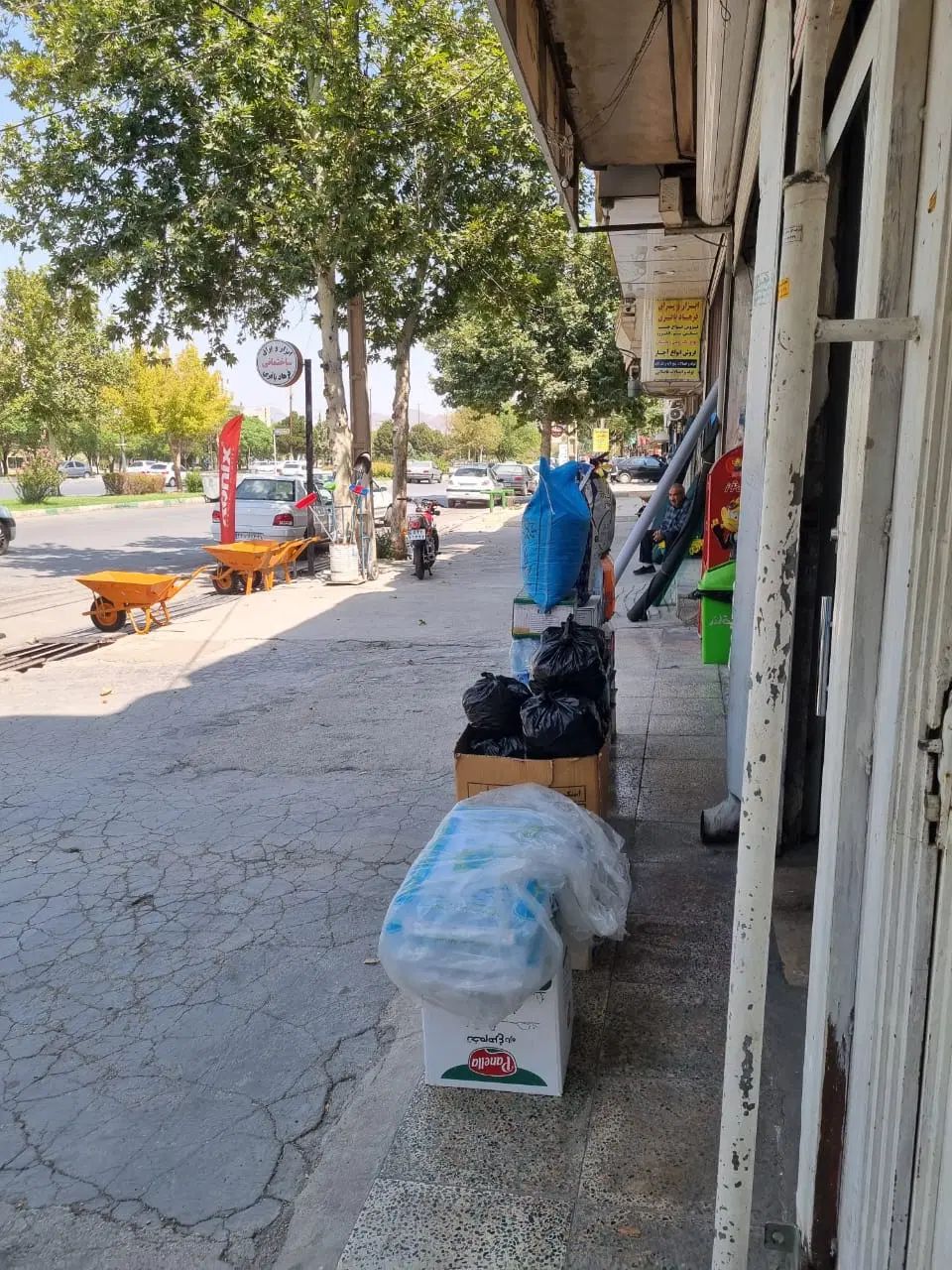 مغازه ۱۱۰ متری  میدان کیو/ بر بلوار ولایت/ گلستان|اجارهٔ مغازه و غرفه|خرم‌آباد, |دیوار