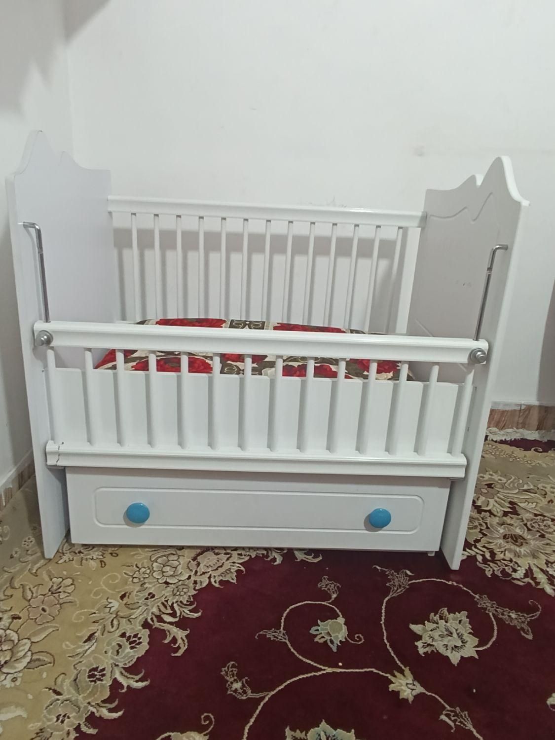 گهواره|تخت و صندلی بچه|تهران, آذری|دیوار