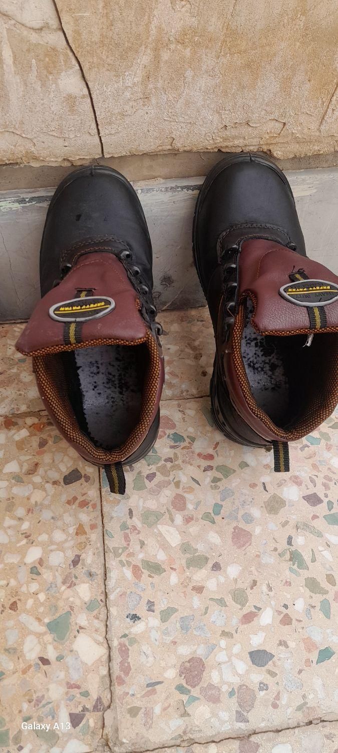 کفش ایمنی سایز ۴۰|کیف، کفش، کمربند|دهق, |دیوار