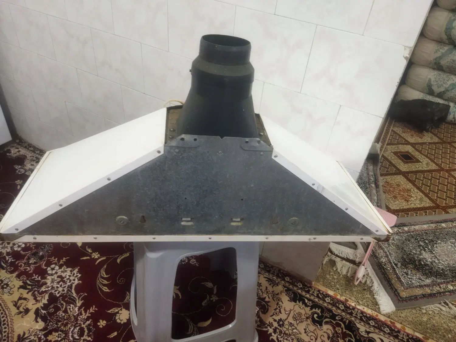 هود آشپزخانه سالم ولی کارکرده فقط دو عدد فیلتر میخ|هود|نجف‌آباد, یزدانشهر|دیوار