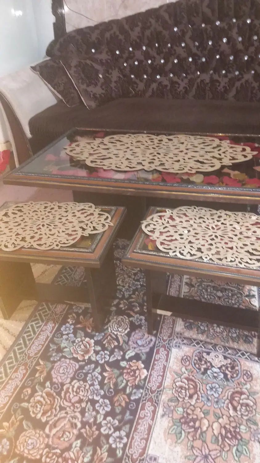 میز جلو مبلی به همراه چهار تا عسلی با رو میزی|مبلمان خانگی و میز عسلی|ملایر, |دیوار