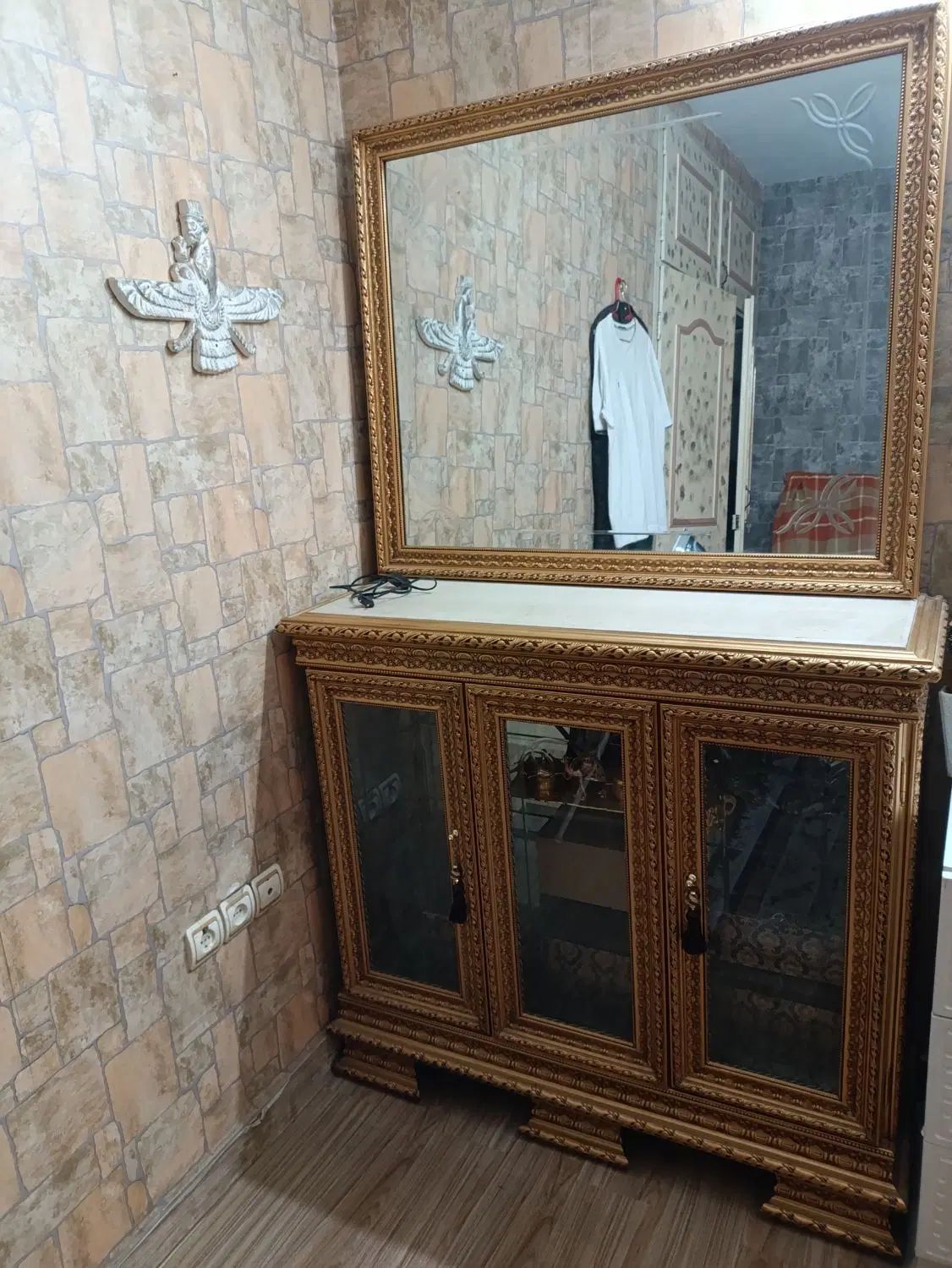 کنسول طلایی|بوفه، ویترین، کنسول|کرج, ساسانی (قلمستان)|دیوار
