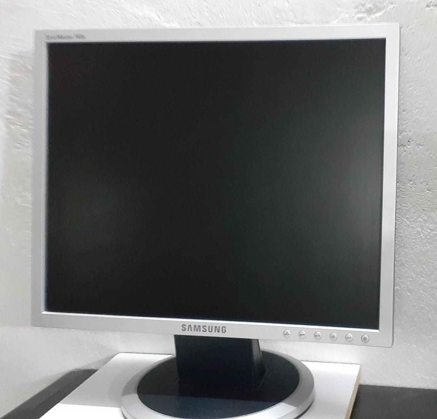 مانیتور ۱۷ LCD اینچ سامسونگ|قطعات و لوازم جانبی رایانه|دزفول, |دیوار