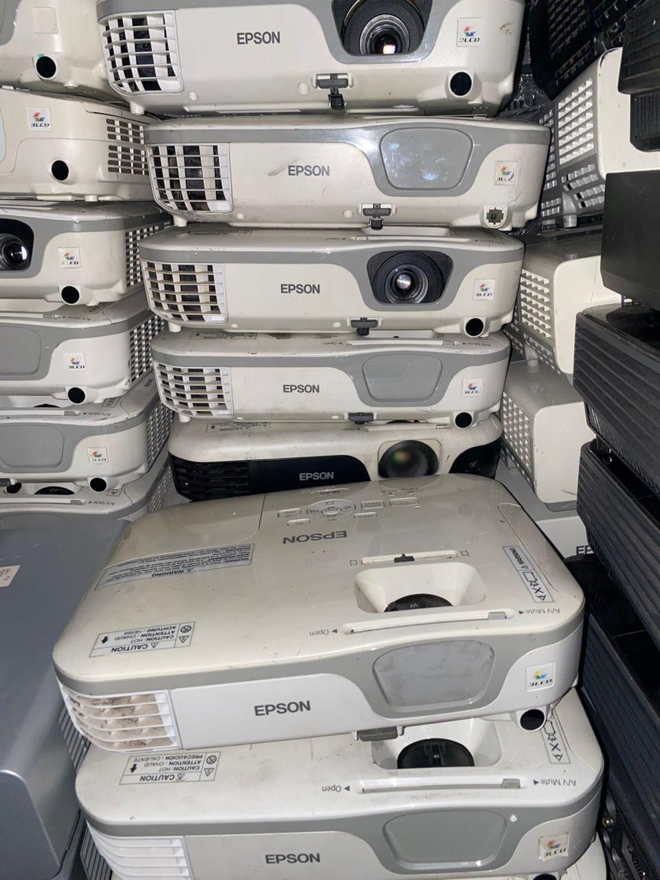 ویدئو پروژکتور اپسون vga خور مناسب مدرسه|تلویزیون و پروژکتور|شیراز, ستارخان|دیوار