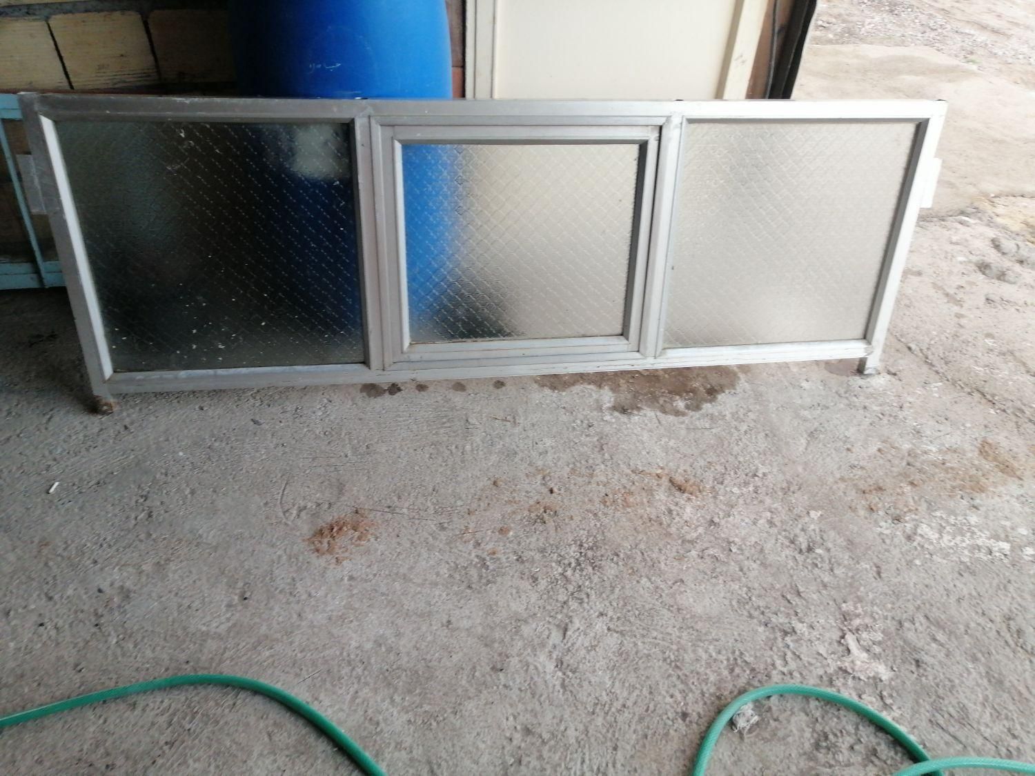 در وپنجره آهنی و آلمینیومی  سنگین قدیمی|مصالح و تجهیزات ساختمان|تبریز, |دیوار