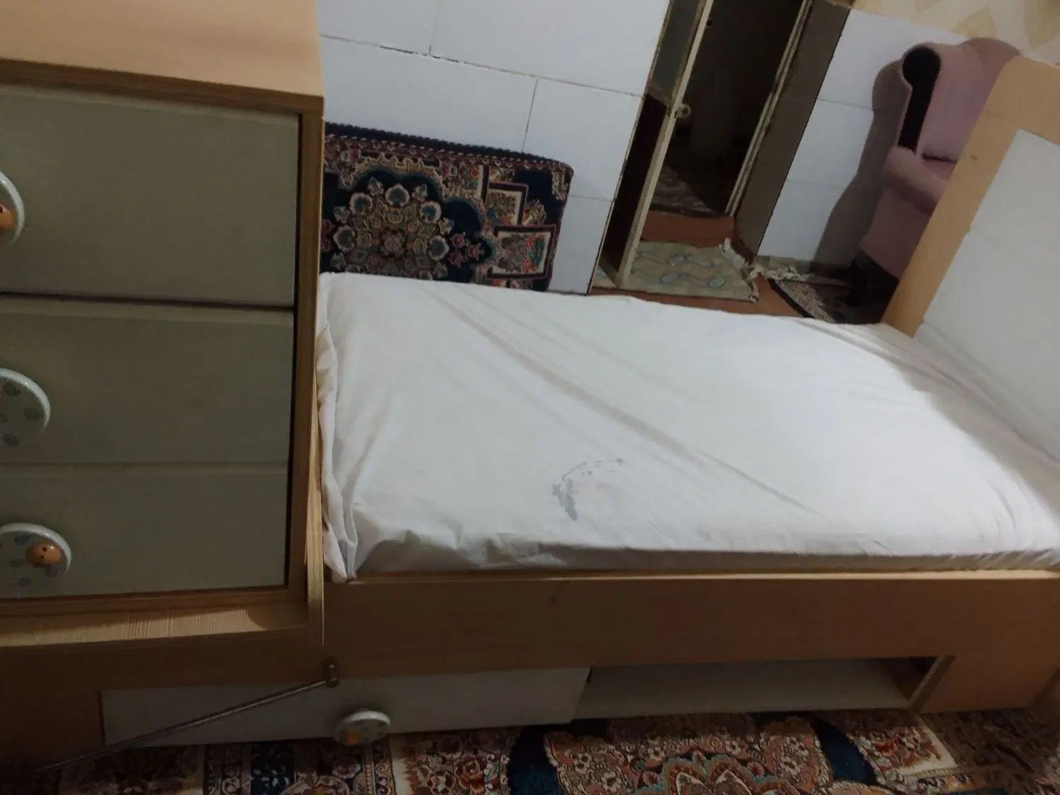 تخت کودک ونوجوان سالم وتمیز|تخت و صندلی بچه|کرج, شهرک علی ابن ابیطالب (کوثر)|دیوار
