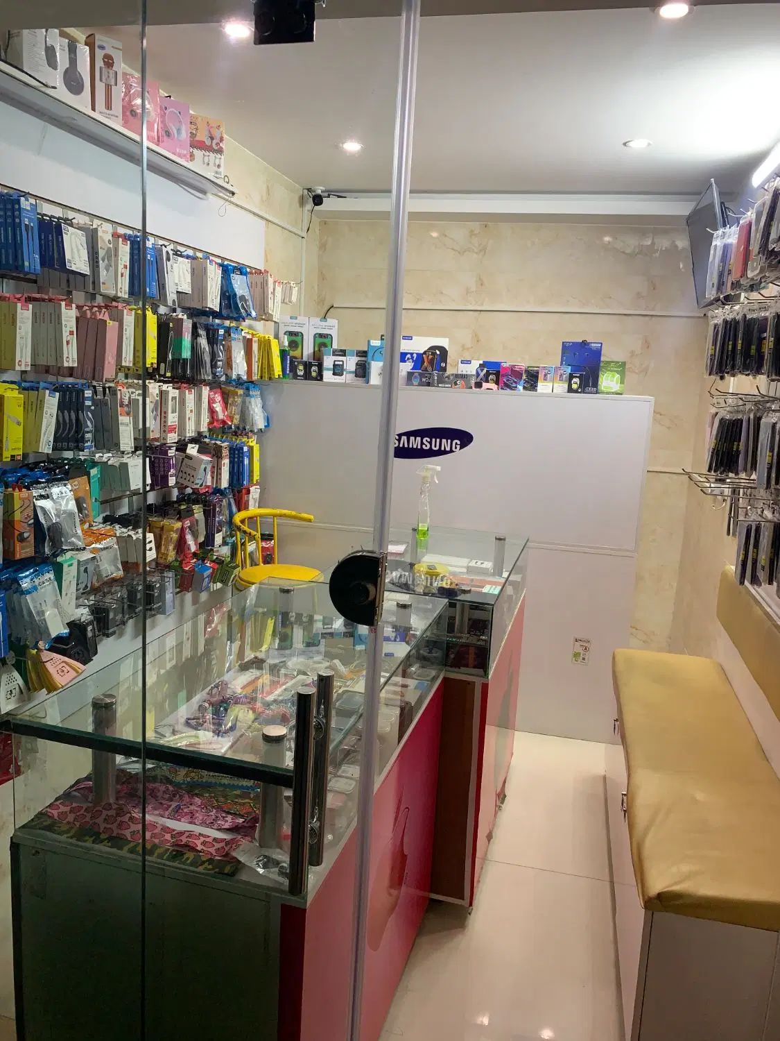 واگذاری اجناس، ویترین، تعمیرات، لوازم موبایل چکی|فروشگاه و مغازه|اصفهان, مارچین|دیوار