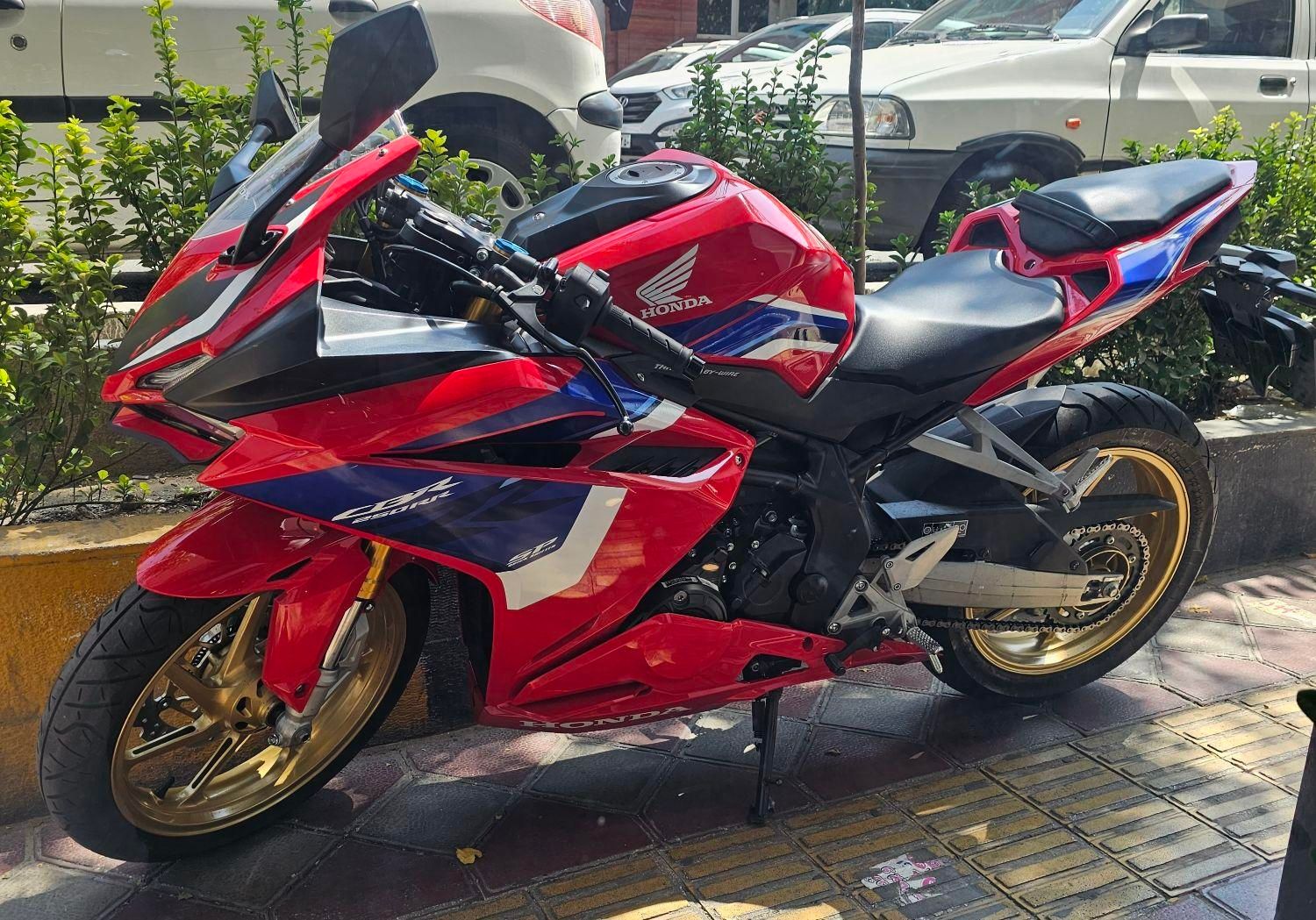 هوندا cbr250rr sp درحد خشک|موتورسیکلت|تهران, میدان انقلاب|دیوار