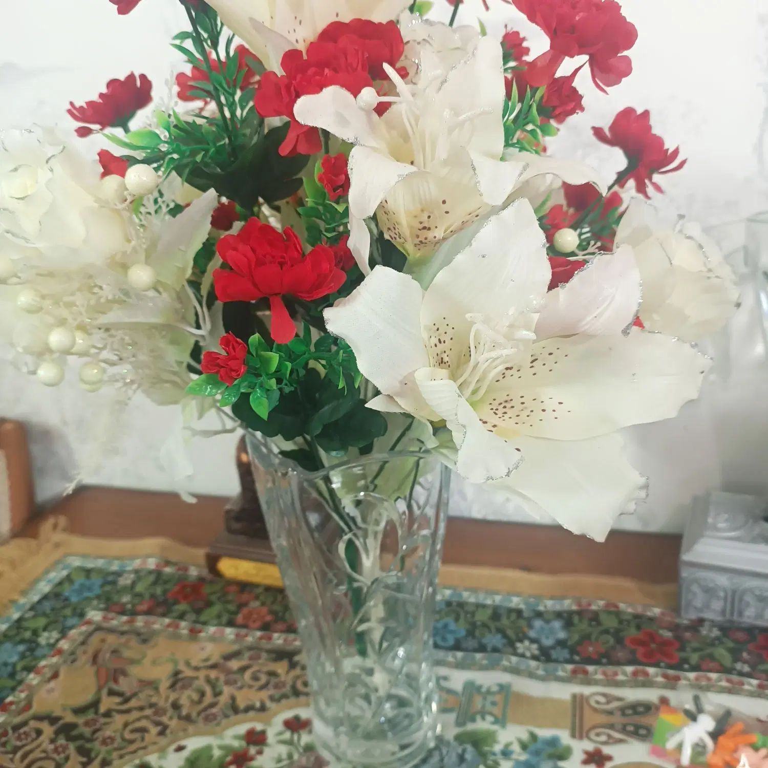 فروش پتوی مسافرتی وگل وگلدان وتعدای لباس|گل مصنوعی|اراک, |دیوار