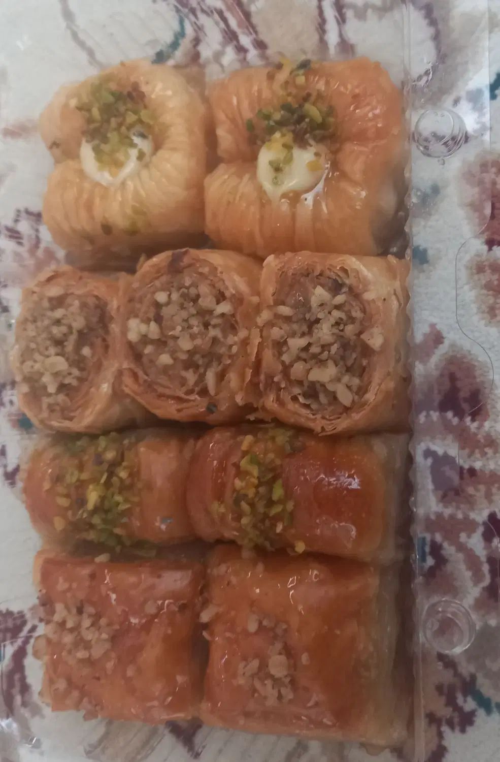 به ۲نفر خانم جهت بسته بندی بستنی نیازمندیم|استخدام خدمات فروشگاه و رستوران|کرمانشاه, |دیوار