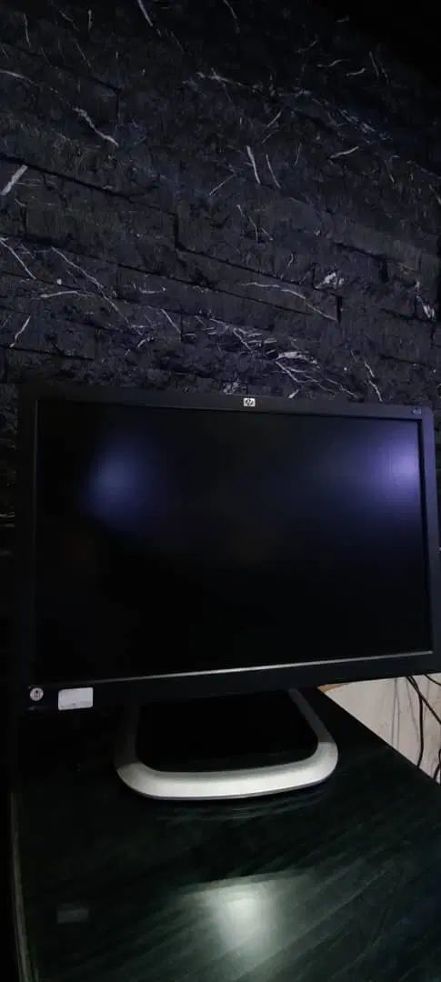 ۵ عدد مانیتور ۲۲ اچ پی و کیس h61 و h81 core i3|رایانه رومیزی|تهران, تهران‌نو|دیوار
