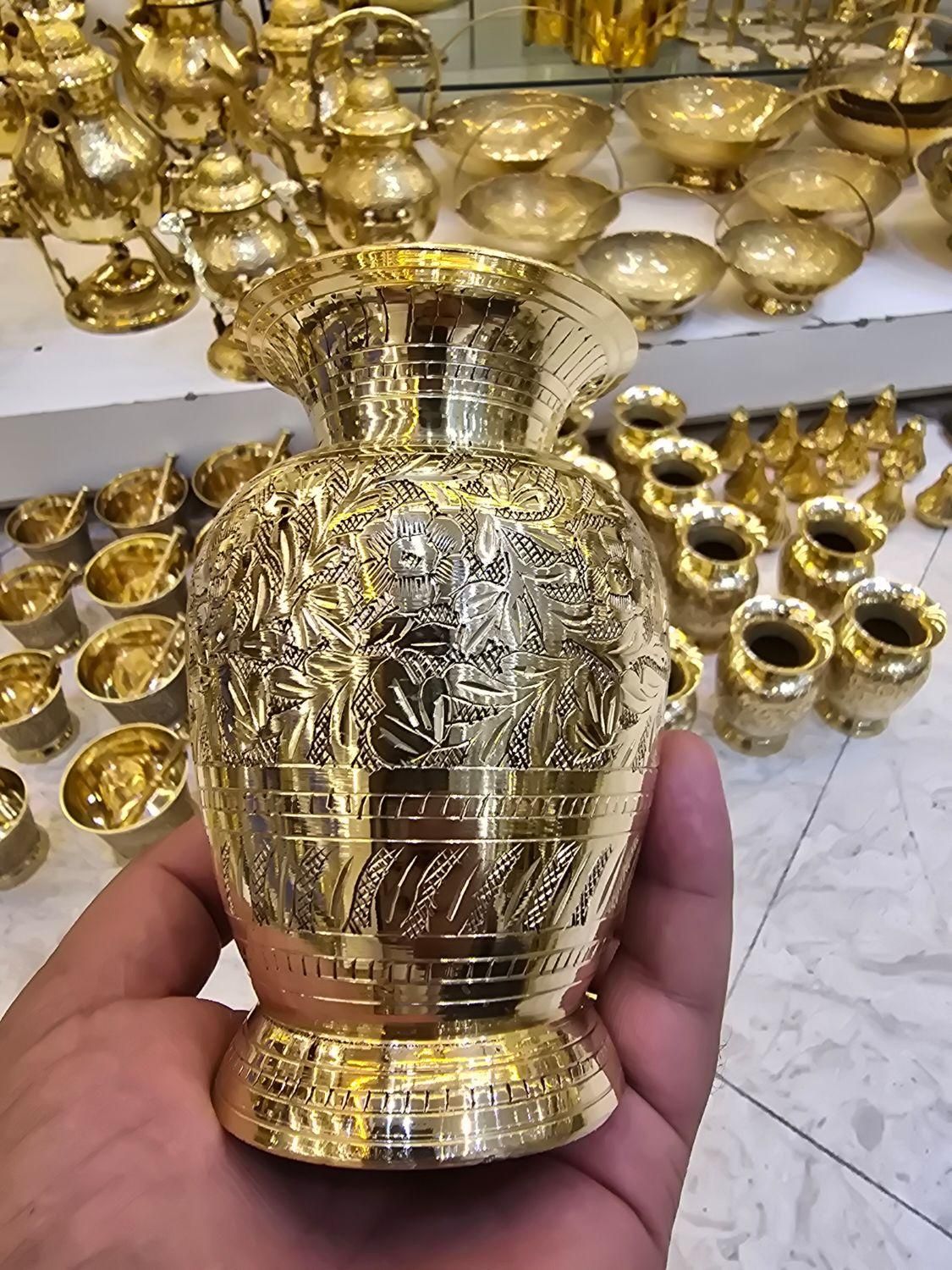 گلدان تمام برنج قلم زنی هندی تپل تمام کار دست|صنایع دستی و سایر لوازم تزئینی|مشهد, کوی المهدی|دیوار