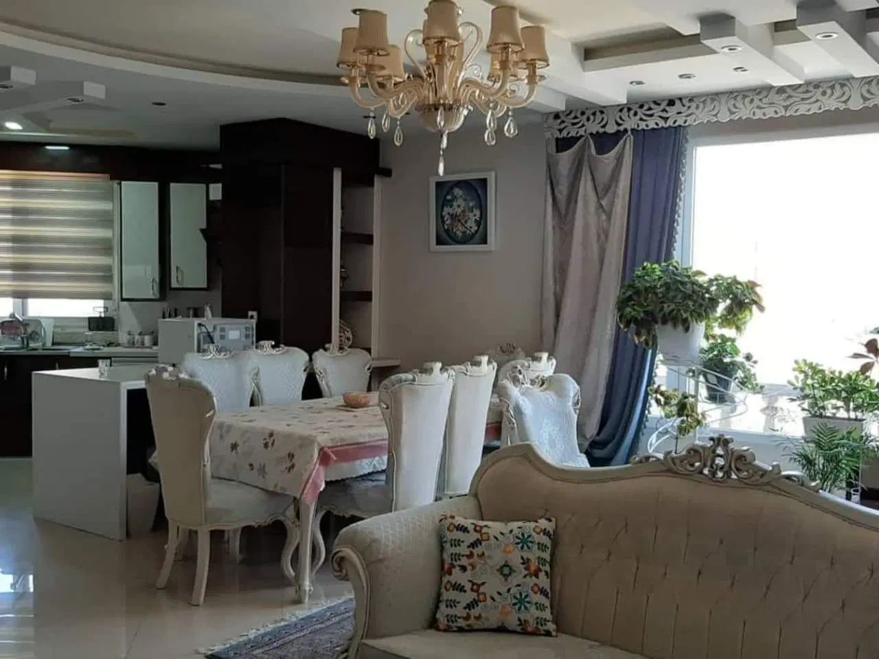 ست مبل هفت نفره کلاسیک با میز غذاخوری هشت نفره|مبلمان خانگی و میز عسلی|تهران, هروی|دیوار