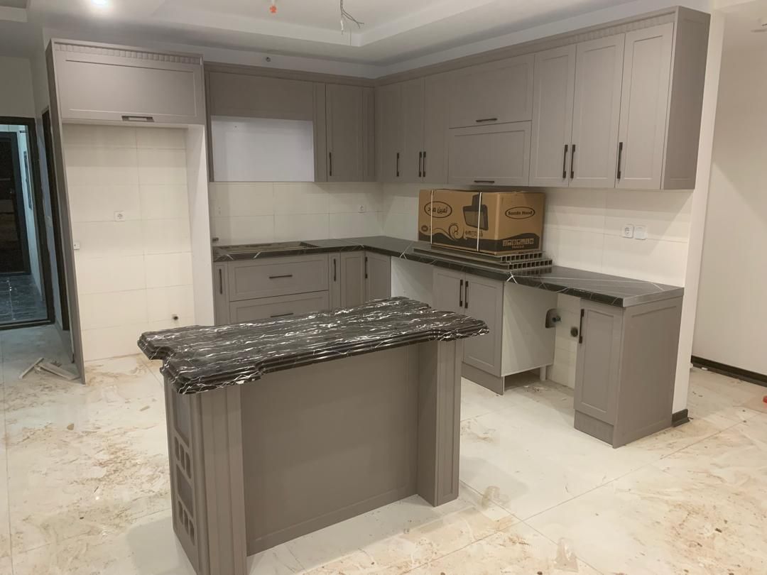 کابینت نئوکلاسیک طوسی روشن|مصالح و تجهیزات ساختمان|کرج, چهارصد دستگاه|دیوار