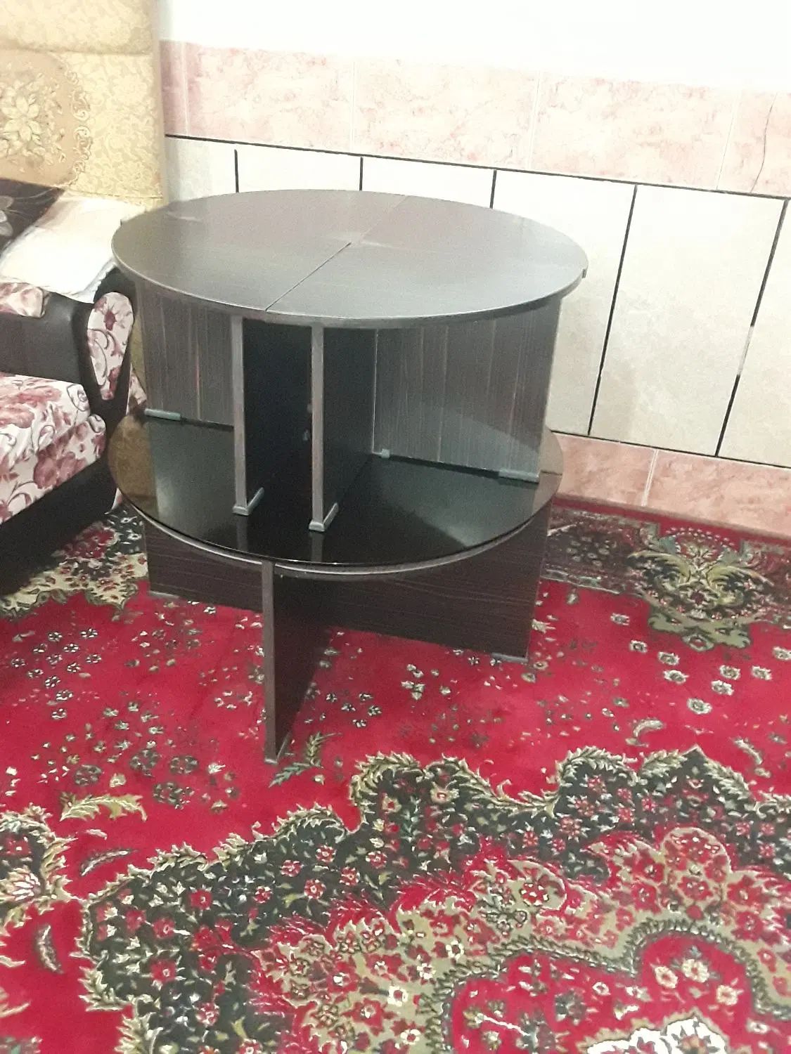 میز وچهار عسلی در حد نو دو تومن با یه تخفیف کوچیک|مبلمان خانگی و میز عسلی|فلاورجان, |دیوار