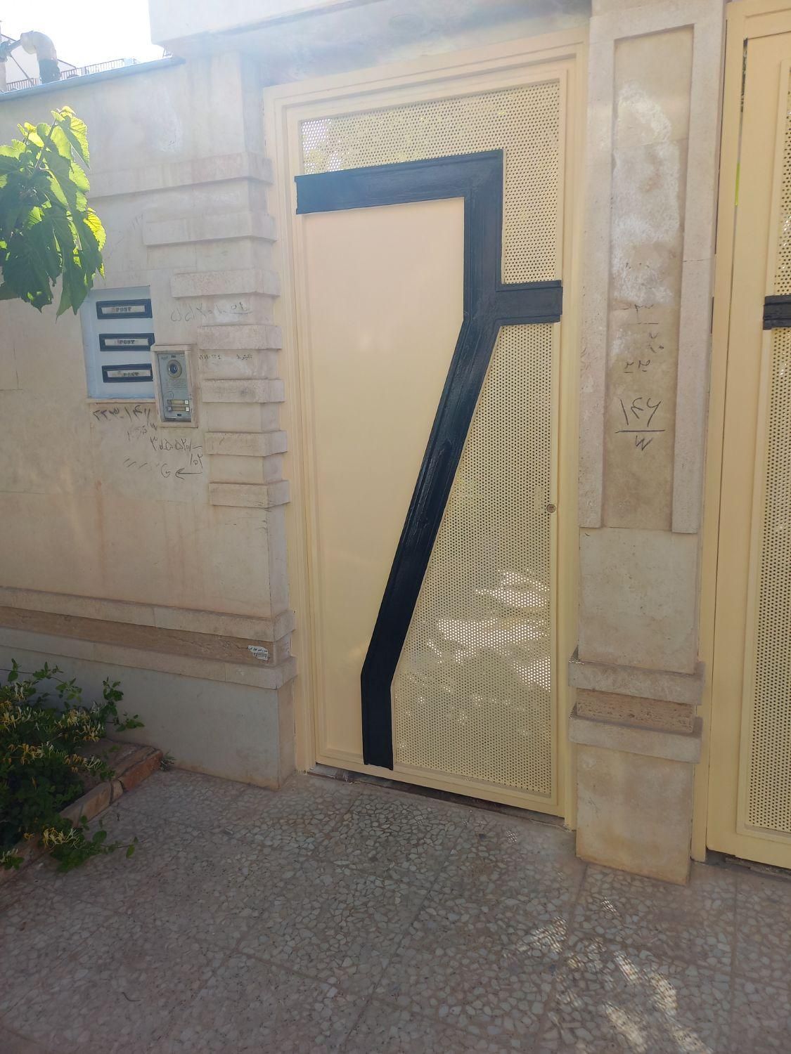 نقاشی ساختمان و درب پنجره و خرده کاری|خدمات پیشه و مهارت|صدرا-فارس, فاز ۱|دیوار