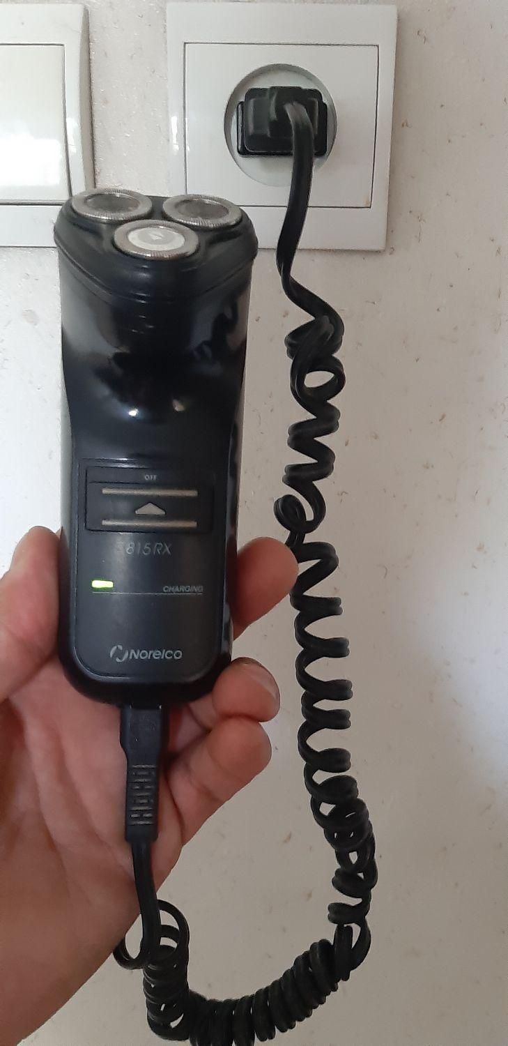 یک عدد ریش تراش شارژی مردانه سالم|آرایشی، بهداشتی، درمانی|فولادشهر, A6|دیوار