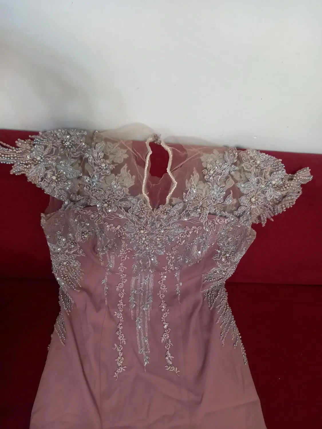پیراهن مجلسی|لباس|رشت, سعدی (تختی)|دیوار