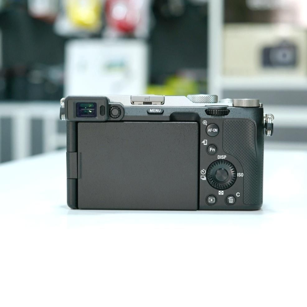 سومی آلفا Sony A7C مشابه آکبند کم کارکرد|دوربین عکاسی و فیلم‌برداری|تهران, فردوسی|دیوار