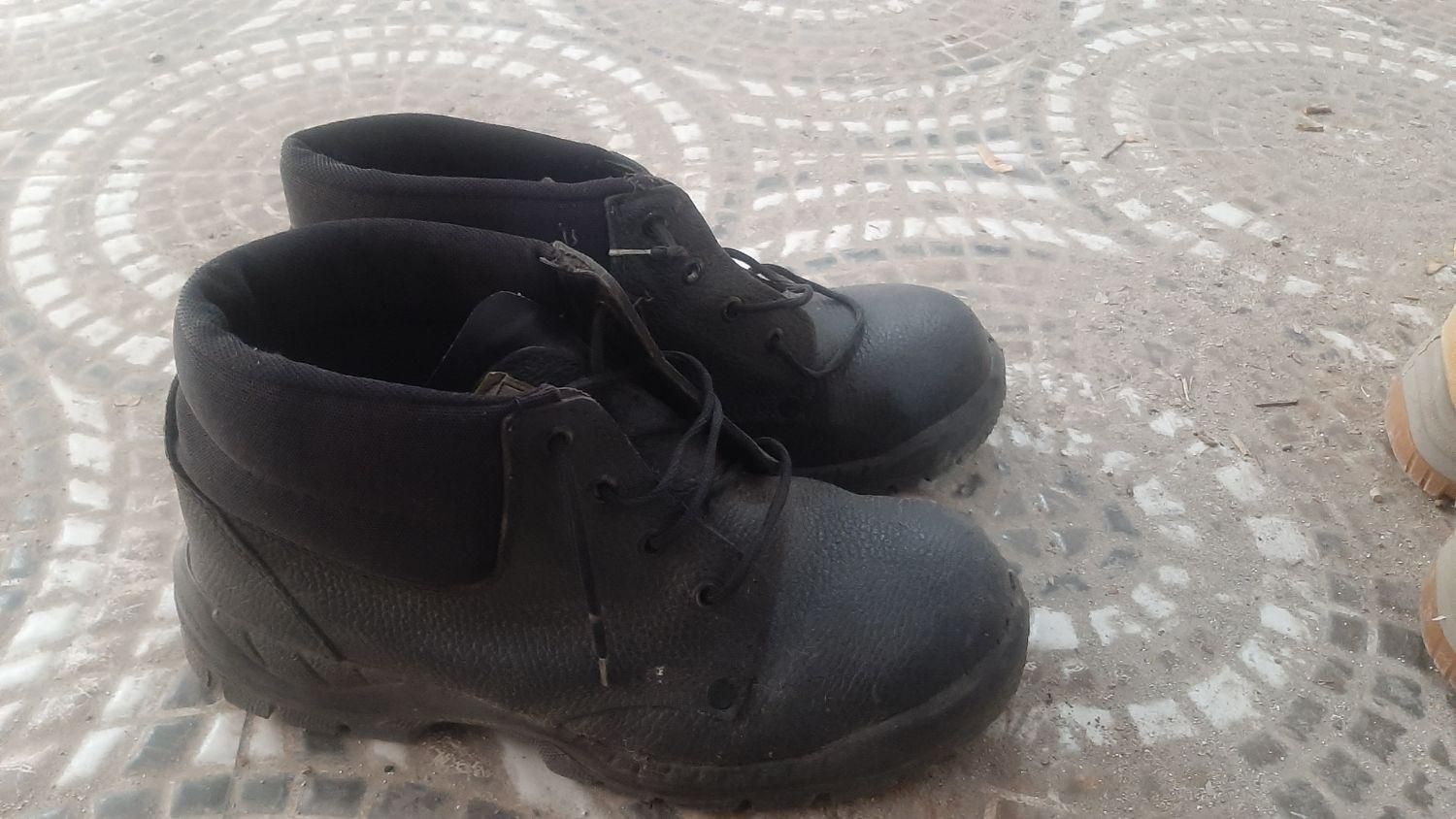 دو عدد کفش ایمنی مشکی سایز ۴۲ و زرد سایز ۳۹|کیف، کفش، کمربند|تبریز, |دیوار