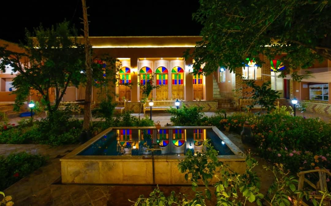 اقامتگاه بوم گردی خانه نخجیر نراق. قدمت 250 سال|اجارهٔ کوتاهمدت آپارتمان و سوئیت|دلیجان, |دیوار