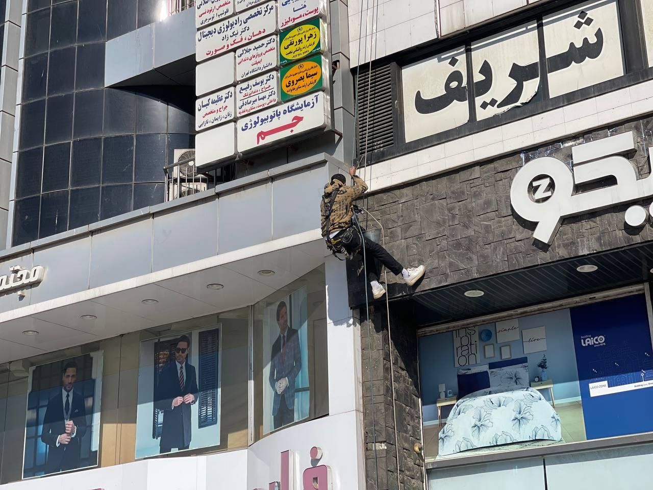 تعویض چراغ روی نما،اب بندی پیچ و رولپلاک عایق کاری|خدمات پیشه و مهارت|فریدون‌کنار, |دیوار