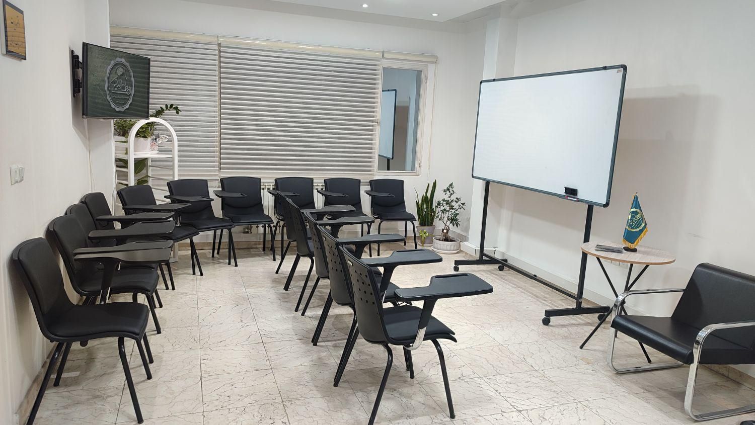 اجاره روزانه دفتر کار ۷۰ متری|اجارهٔ کوتاه‌مدت دفتر کار و فضای آموزشی|قزوین, |دیوار