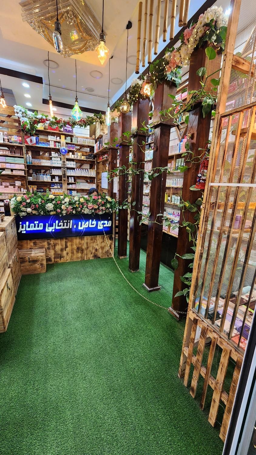 استخدام همکار خانم فروشنده محصولات آرایشی بهداشتی|استخدام بازاریابی و فروش|قشم, |دیوار