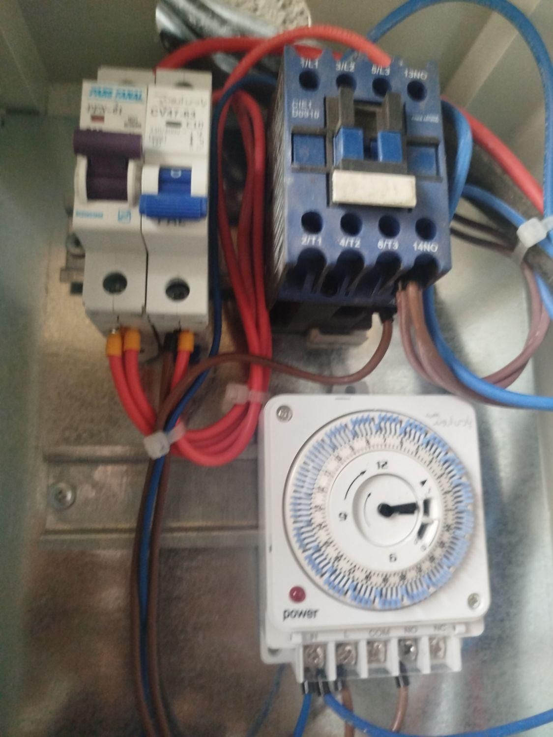 برقکش برقکار ساختمان خرده کاری، صنعتی و ساختمان|خدمات پیشه و مهارت|کاشان, کارگر|دیوار