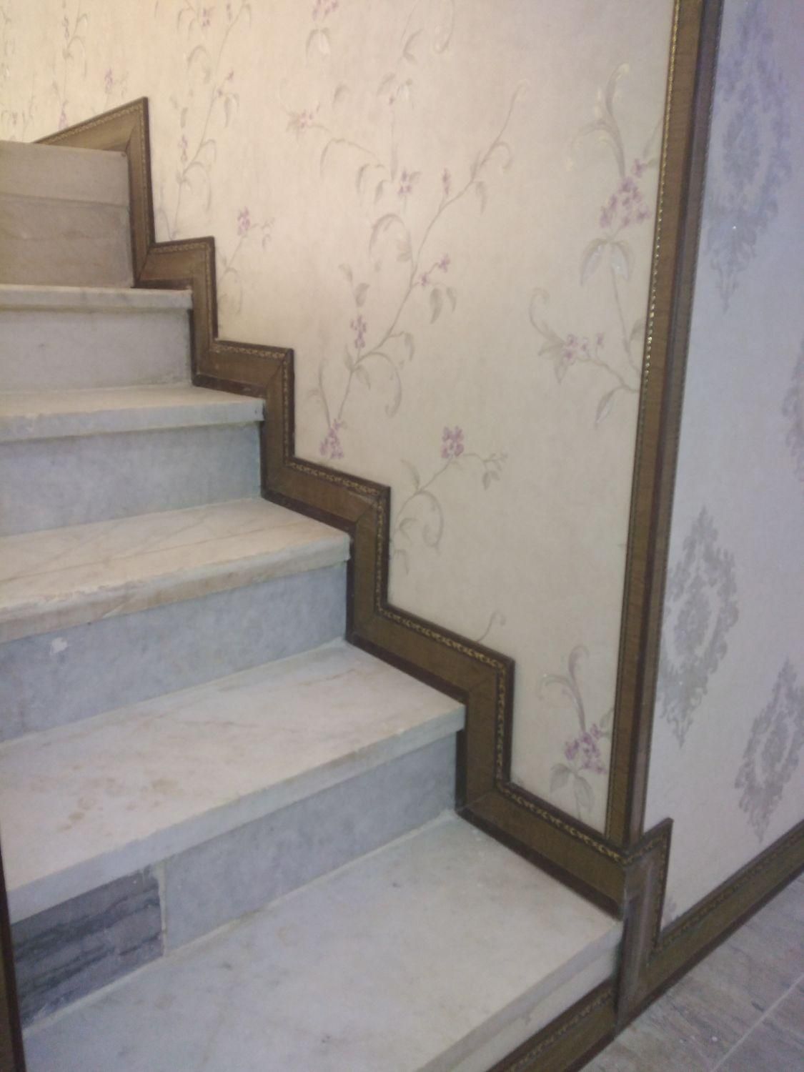 نصب قرنیز ، نبشی ، تسمه pvc ، کاشی بین کابینت|خدمات پیشه و مهارت|یزد, |دیوار