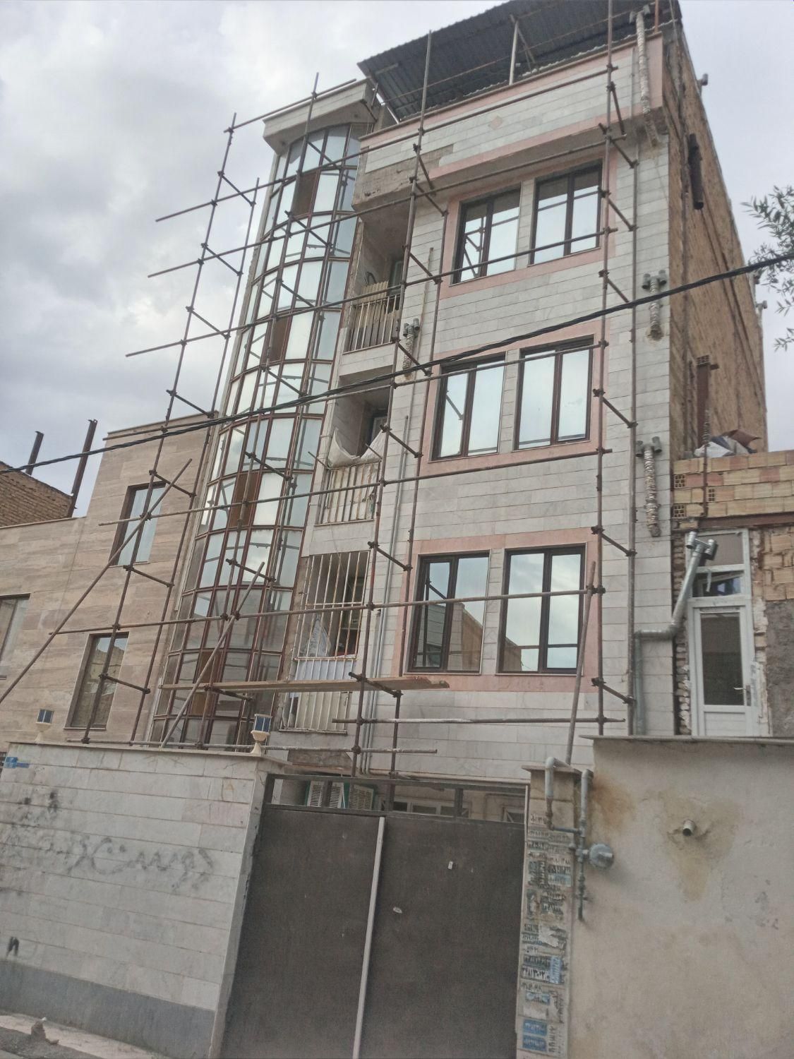 پیچ ورولپلاک سنگ نما با داربست تمام نقاط|خدمات پیشه و مهارت|کرج, فاز ۴ مهرشهر|دیوار