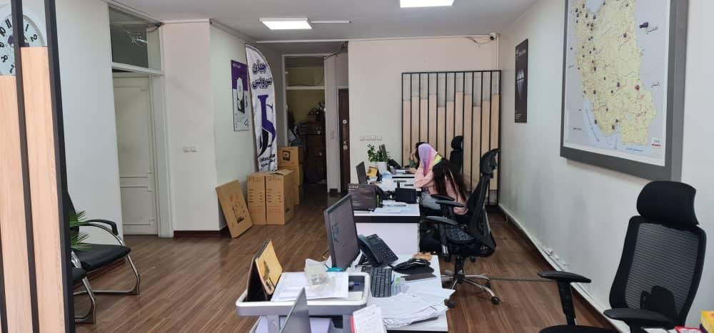 **۱۱۸ متر سند اداری ساختمان فرانسه **|فروش دفتر کار، اتاق اداری، مطب|تهران, میدان انقلاب|دیوار