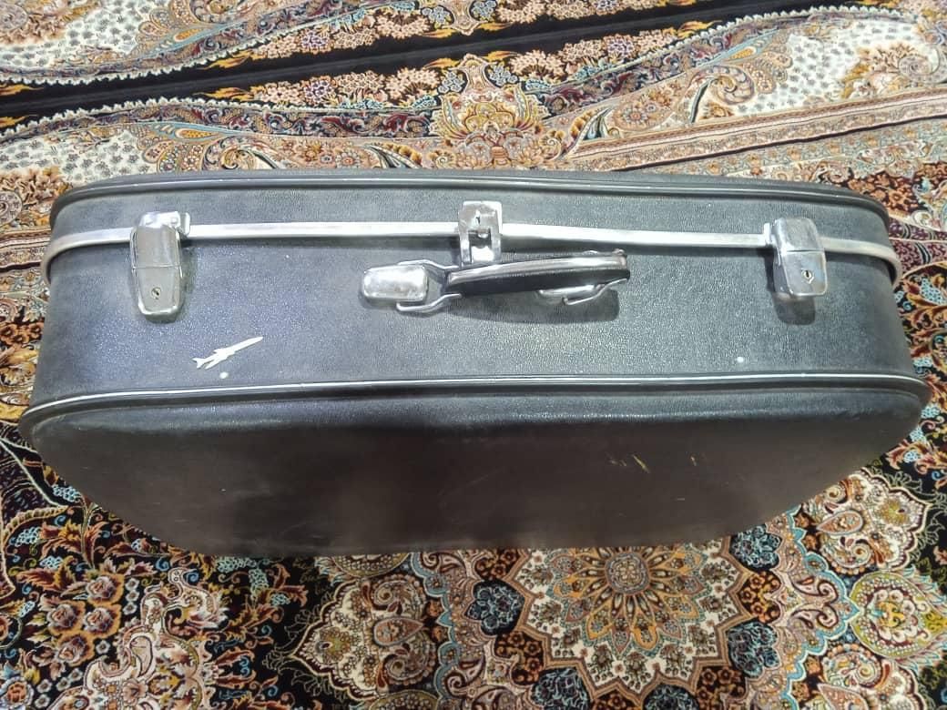 چمدان خارجی قدیمی|کلکسیون اشیاء عتیقه|بندر ماهشهر, |دیوار