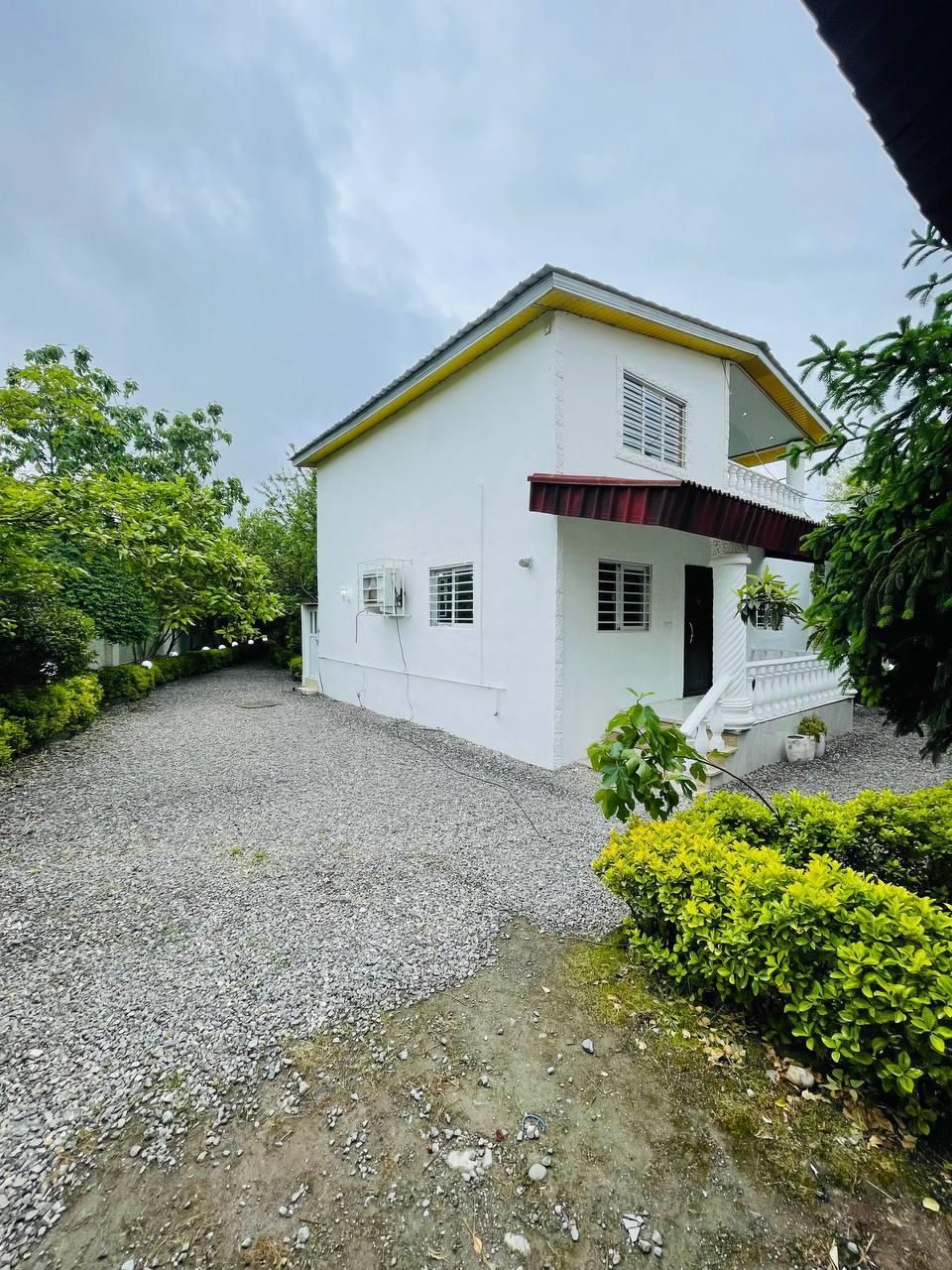 یه شماله و یه تراسه جنگلی/با همچین حیاط سرسبزی|فروش خانه و ویلا|چمستان, |دیوار