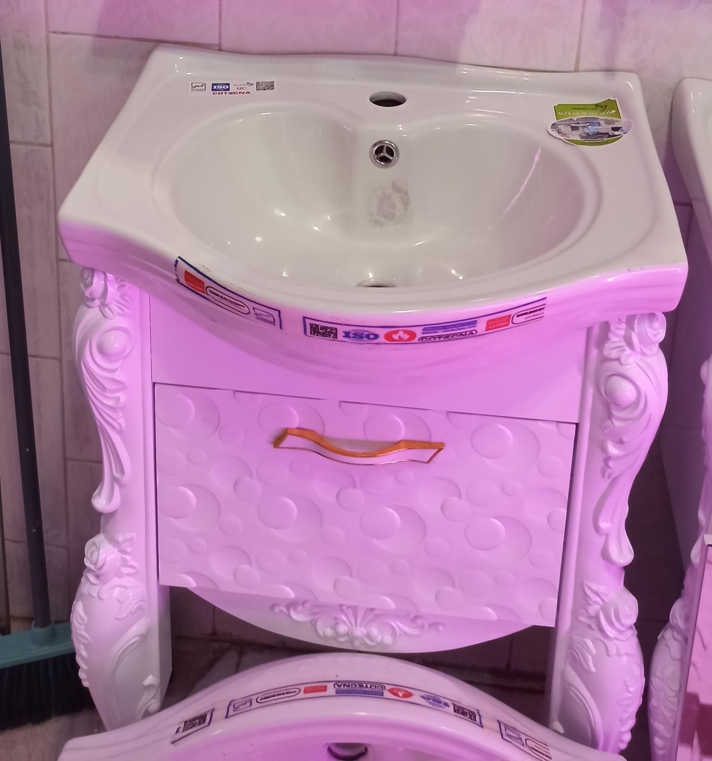 فروش روشویی کابینتی سلطنتی پایه دار|لوازم سرویس بهداشتی|نجفآباد, هفده شهریور|دیوار