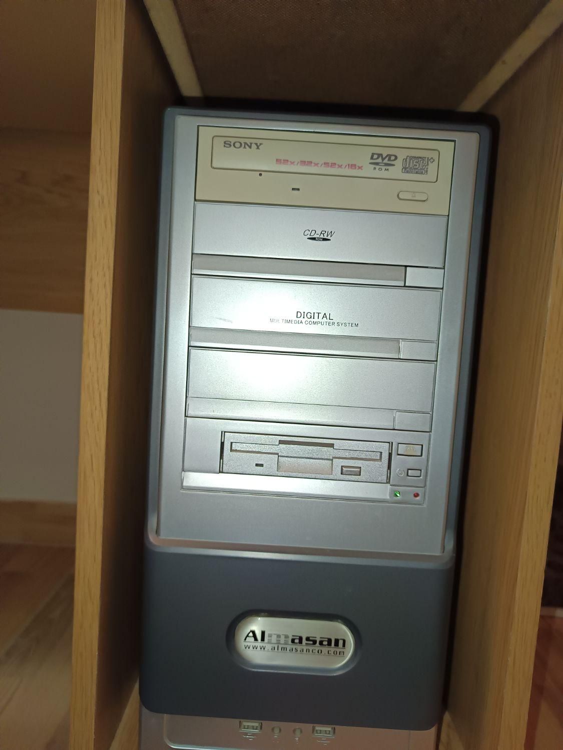 کیس با تمام اجزا هارد مادربرد ب پامها جواب نمی دهم|قطعات و لوازم جانبی رایانه|تبریز, |دیوار